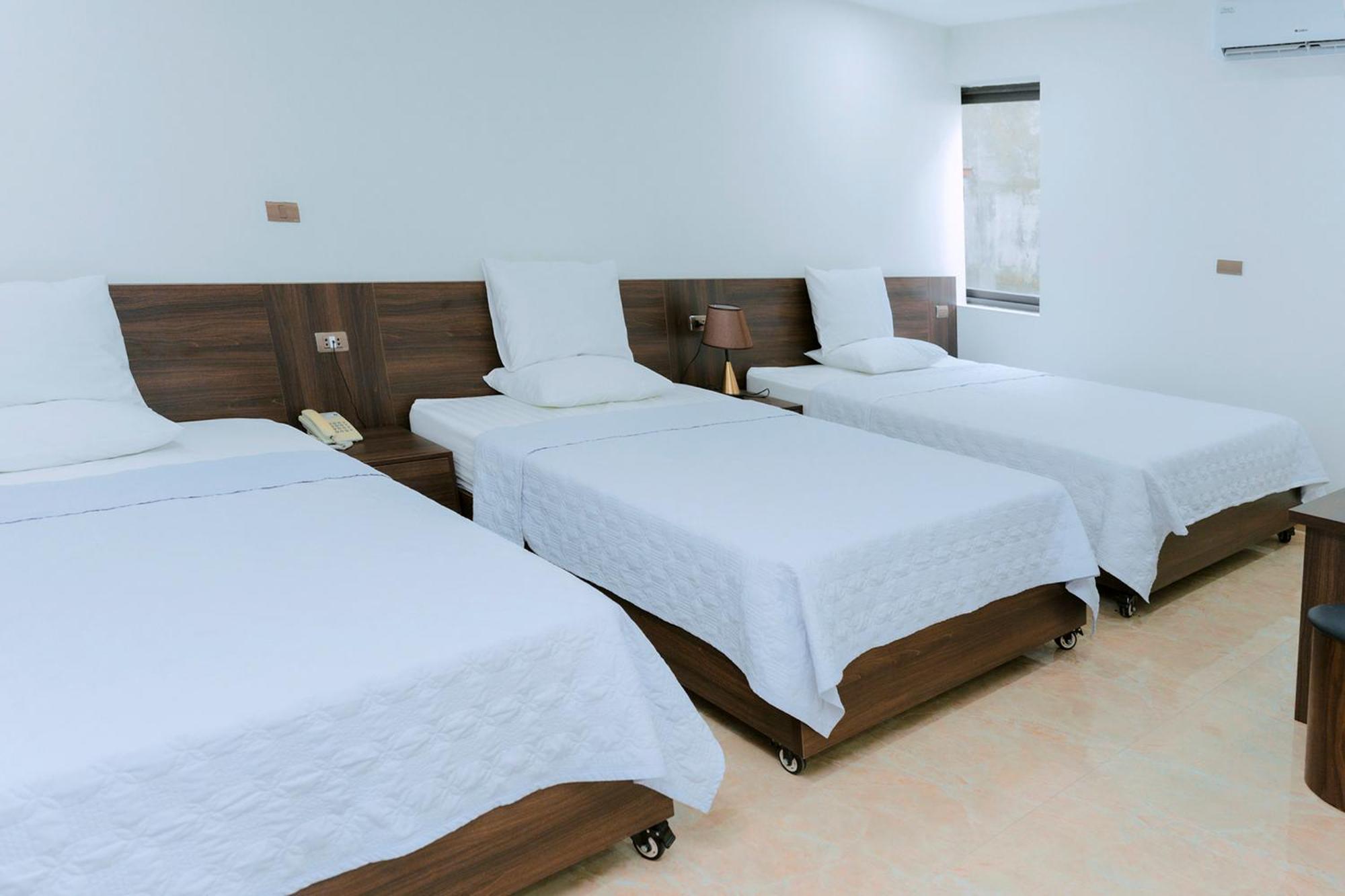 Thu Ha Hotel Uong Bi Экстерьер фото