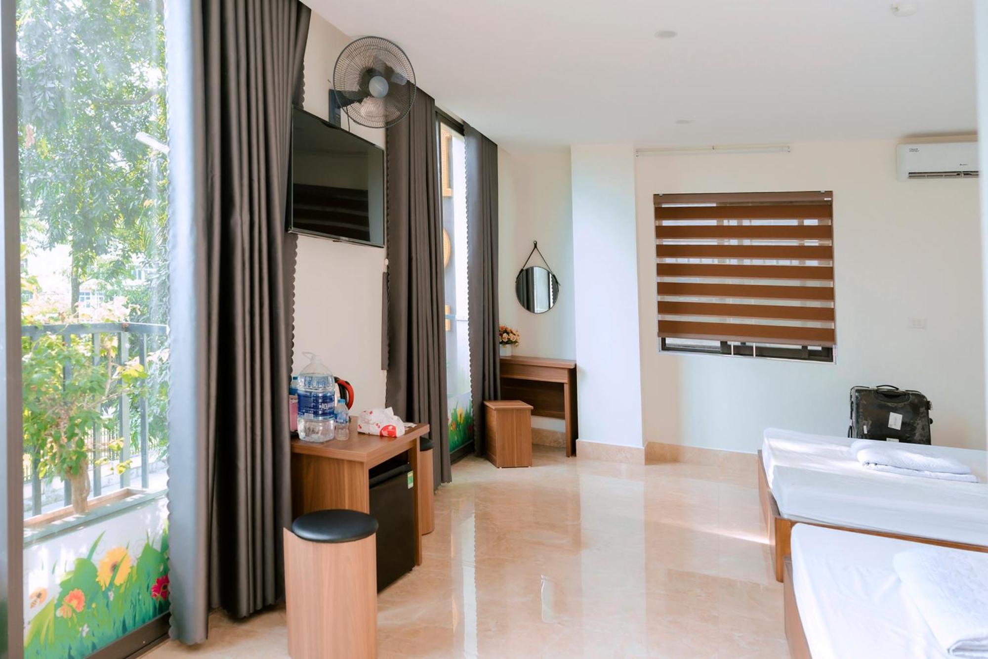 Thu Ha Hotel Uong Bi Экстерьер фото