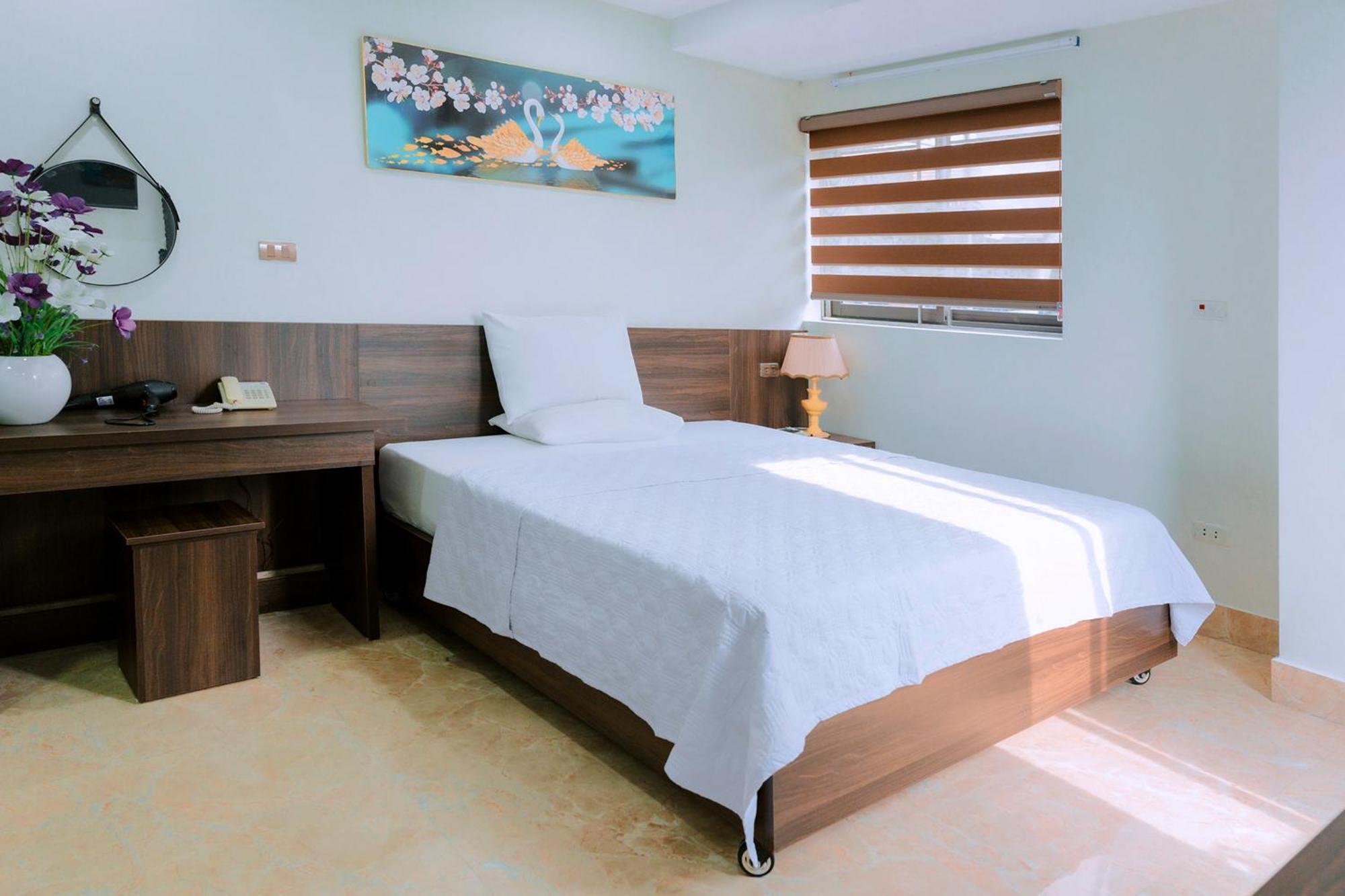 Thu Ha Hotel Uong Bi Экстерьер фото