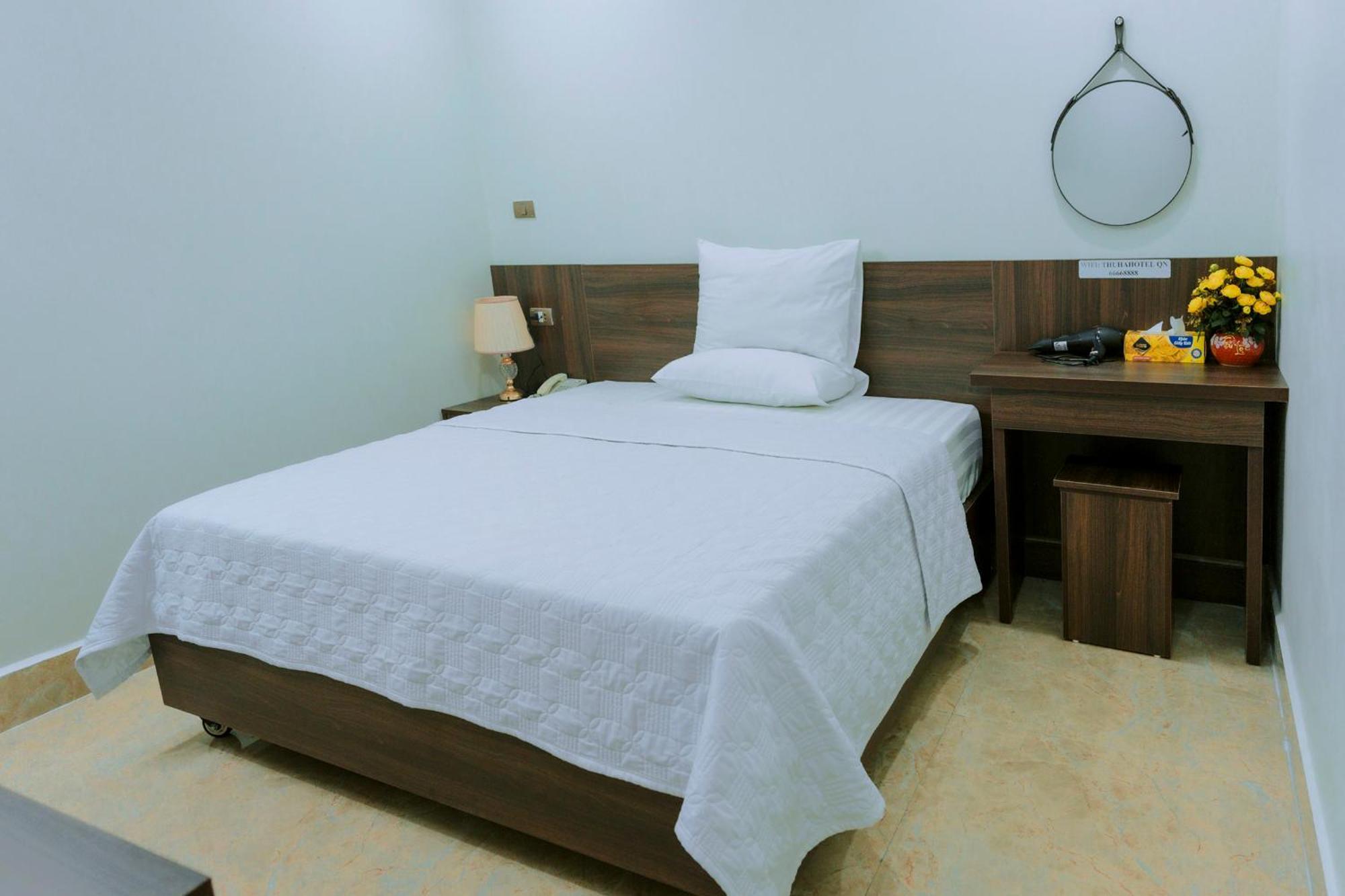 Thu Ha Hotel Uong Bi Экстерьер фото