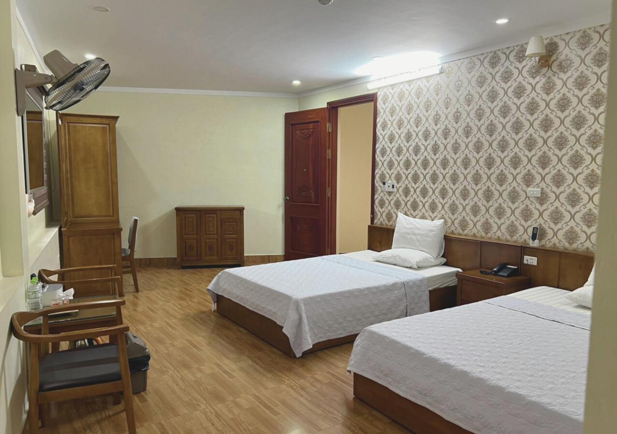 Thu Ha Hotel Uong Bi Экстерьер фото