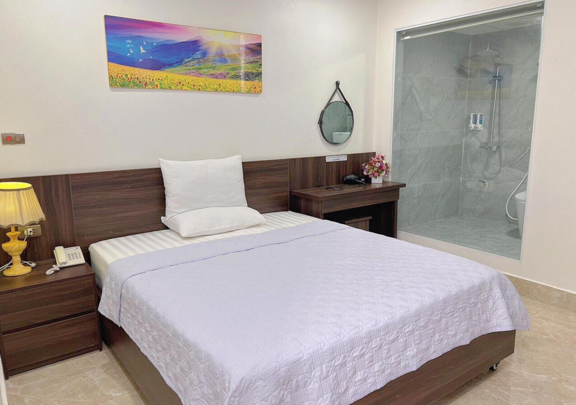 Thu Ha Hotel Uong Bi Экстерьер фото