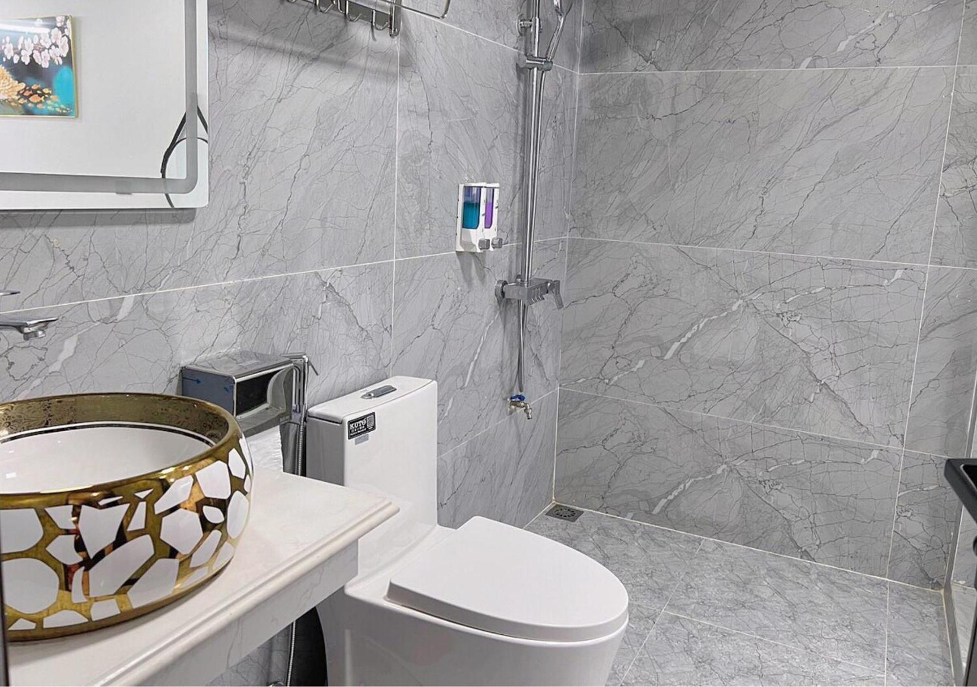 Thu Ha Hotel Uong Bi Экстерьер фото
